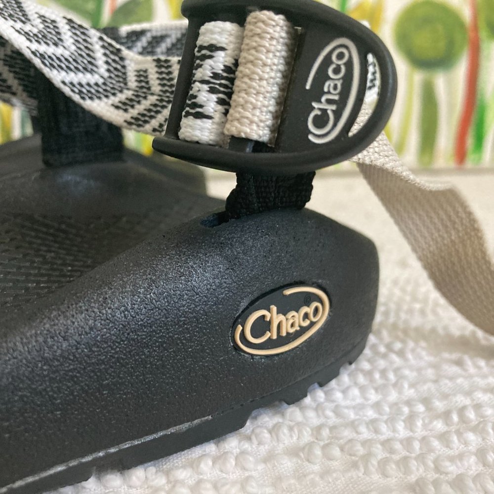 Women's Chacos Brand New Limited Edition Hiking Sandals Size 9 - Picture 3 of 7